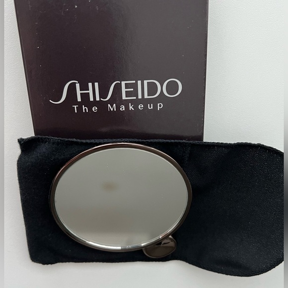 SHISEIDO makeup compact mirror. Total luxury and elegance. Functional daily use. - Picture 2 of 7